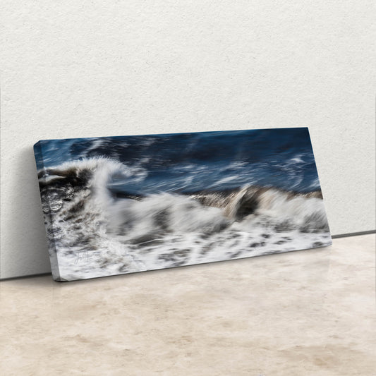 a picture of a wave coming in from the ocean