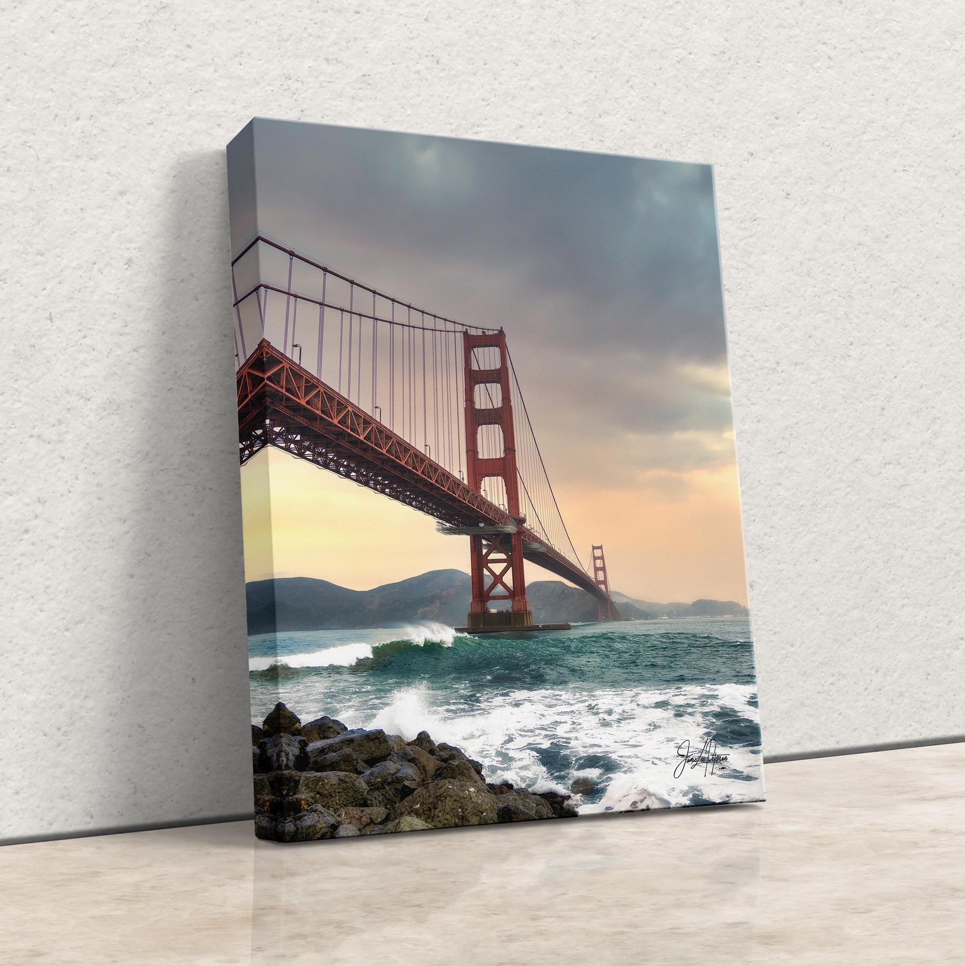 a picture of the golden gate bridge in san francisco