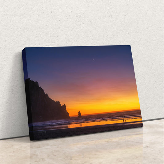 a picture of a sunset on the beach