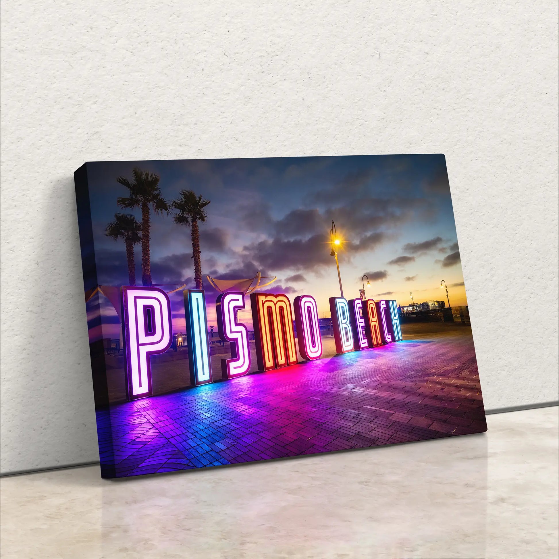 a picture of a sign that says pismo on it